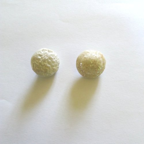 2 boutons en célluloid blanc cassé - ancien - 22mm et 23mm - 936mp