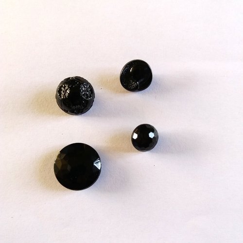 4 boutons en verre noir - ancien - 11mm - 14mm - 15mm et 18mm  - 798mp