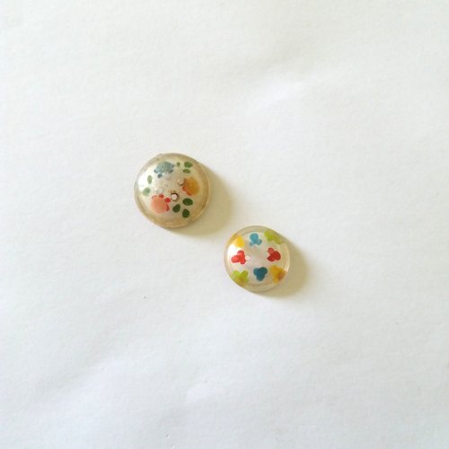 2 boutons en résine transparent et fleur multicolore - ancien - 21mm et 18mm - 1116mp