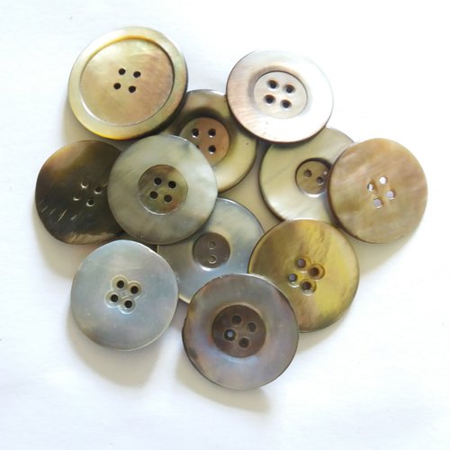 11 boutons en nacre marron et gris - ancien - entre 31 et 35mm - 1142mp