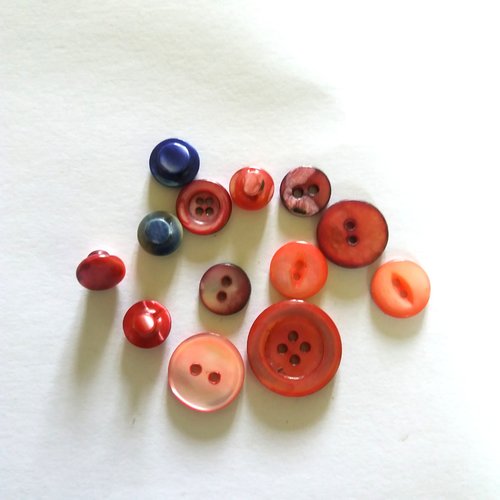 13 boutons en nacre multicolore - entre 9 et 18mm - ancien - 1161mp