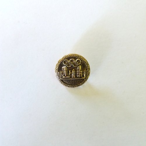 1 bouton en métal doré - jeux olympique - 21mm - ancien - 1206mp