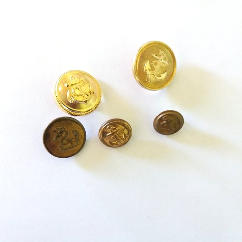 5 boutons en résine doré - une ancre - taille diverse - ancien - 1231mp