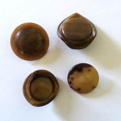 4 boutons en résine marron et beige - entre 28 et 35mm - ancien - 1258mp
