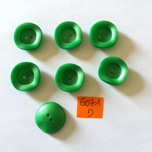 7 boutons en résine vert - vintage -20x20mm - 6071d