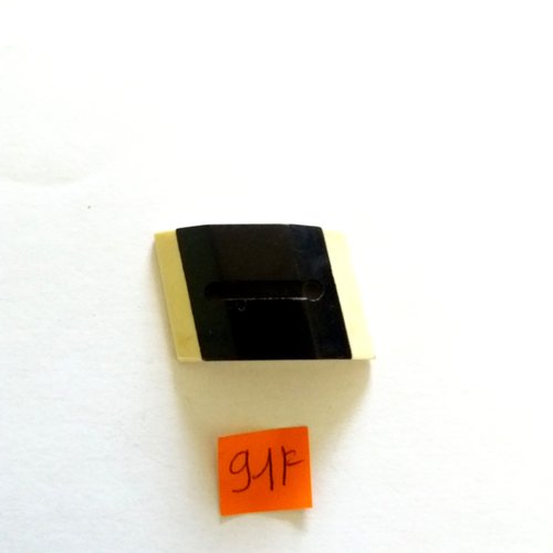 1 bouton en résine noir  et écru - 32x22mm - 91f