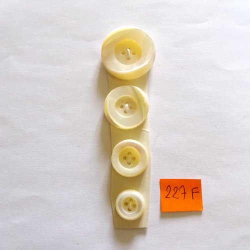 4 boutons en nacre ivoire - taille diverse - 227f