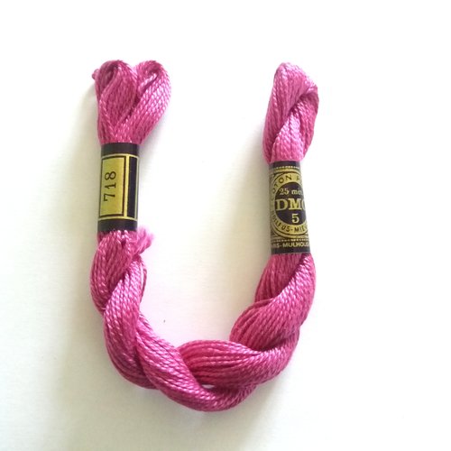 Échevette fil de coton perlé torsadé - dmc - violet 718