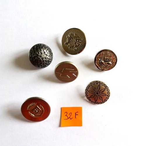 6 boutons en métal argenté - entre 18mm et 23mm - 32f
