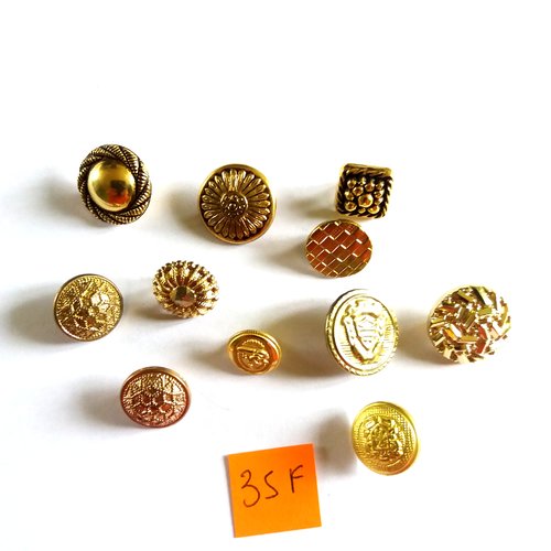 11 boutons en résine et métal doré - taille diverse - 35f