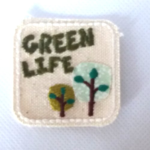 Thermocollant - green life - fond écru et vert - 45x45mm - écusson à coudre - e136