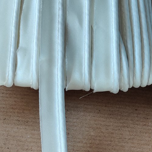 Passepoil satin blanc cassé - 12mm - vendu au mètre - p22