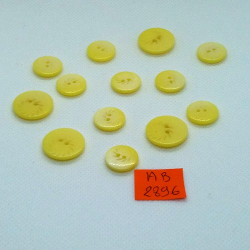 13 boutons en résine jaune - 18mm et 14mm - ab2896