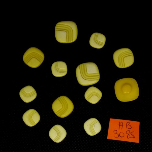 13 boutons en résine jaune - taille diverse - ab3085