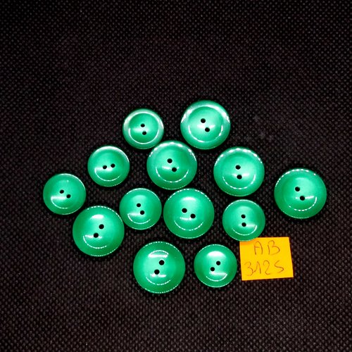 13 boutons en résine vert - 18mm et 15mm - ab3125