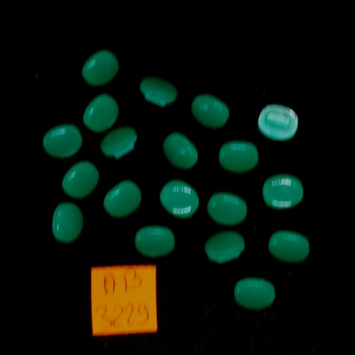 18 boutons en résine vert - 9x10mm - ab3229