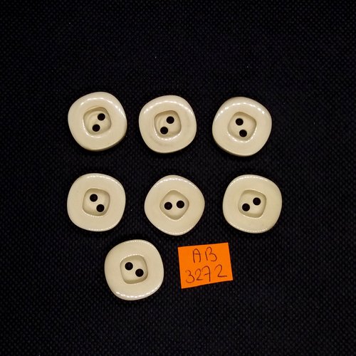 7 boutons en résine beige - 17mm - ab3272