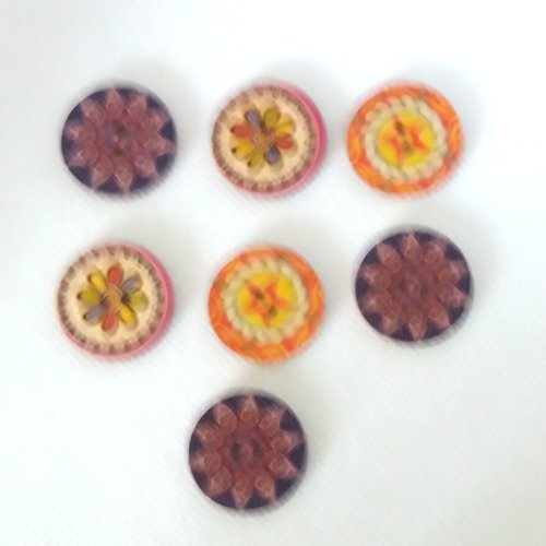 7 boutons en bois fantaisie multicolore - 25mm - bri555n2