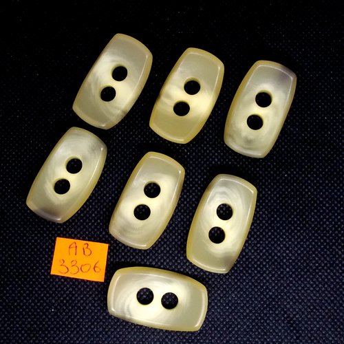7 boutons en résine beige - 19x33mm - ab3306