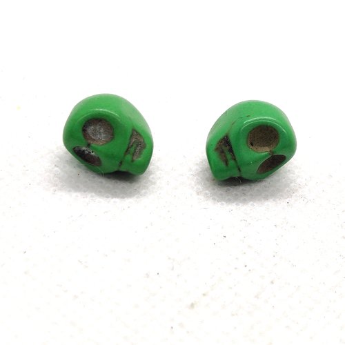 1 perle tête de mort howlite teintée vert 14mm - b175
