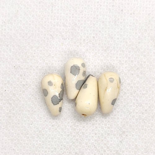 7 perles gouttes en résine beige / gris - 14x7mm - b232
