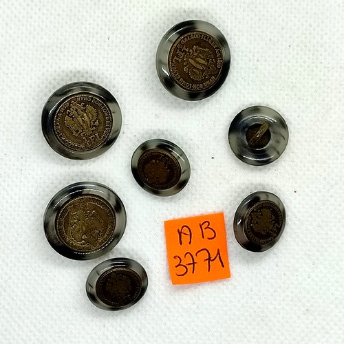 7 boutons en résine gris et métal doré - 20mm et 15mm - ab3771