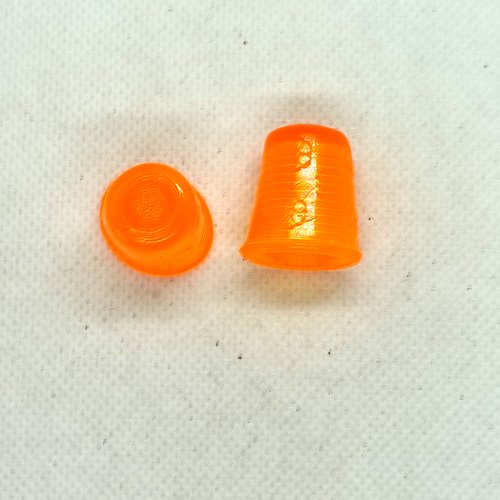 Dé à coudre en silicone couleur orange - entre 14mm / 15mm / 16mm