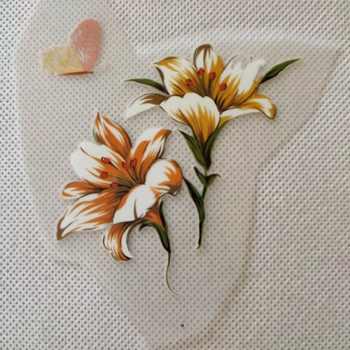 Transfert pour textile fleur avec papillon - 6x7cm