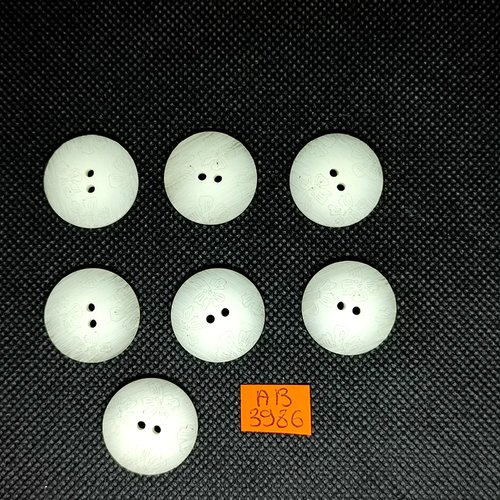 7 boutons en résine ivoire - 22mm - ab3986