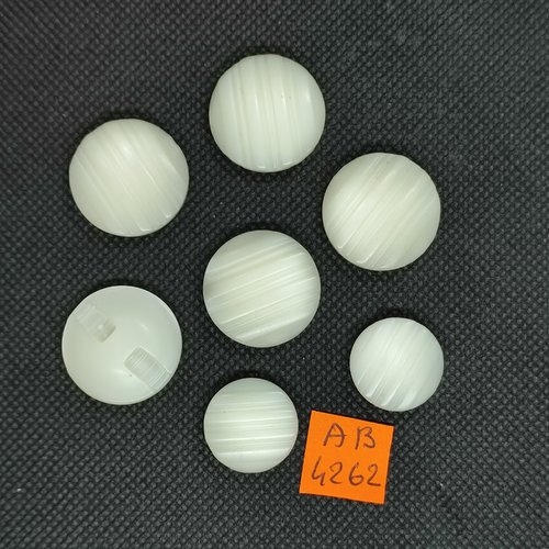 7 boutons en résine ivoire - 23mm et 18mm - ab4262