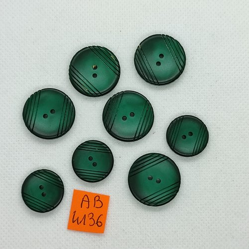 8 boutons en résine vert - 22mm et 17mm - ab4136