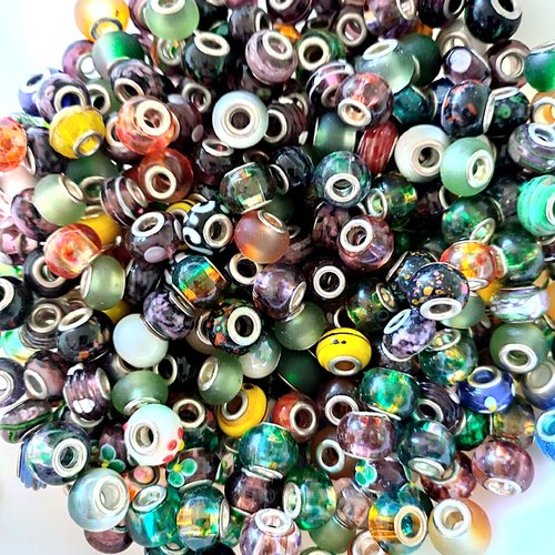 Lot de 10 perles en verre et résine- couleurs et modèles différents - 14 à 15mm