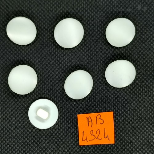 7 boutons en résine blanc cassé - 15mm - ab4324