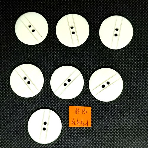 7 boutons en résine ivoire - 23mm - ab4441