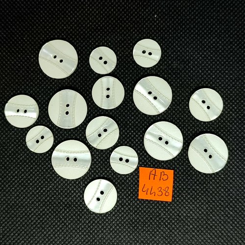 15 boutons en résine ivoire - 18mm - 15mm et 13mm - ab4438