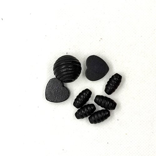 Lot de 8 perles  en bois noir  - 1 ronde de 18mm - 2 coeur de 16x18mm - 5 ovales de 15x8mm -