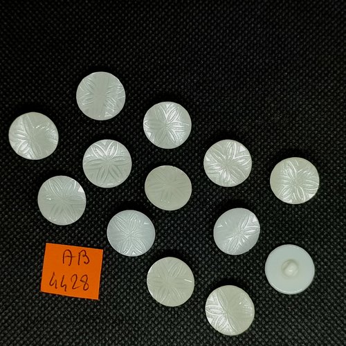 13 boutons en résine ivoire - 15mm - ab4428