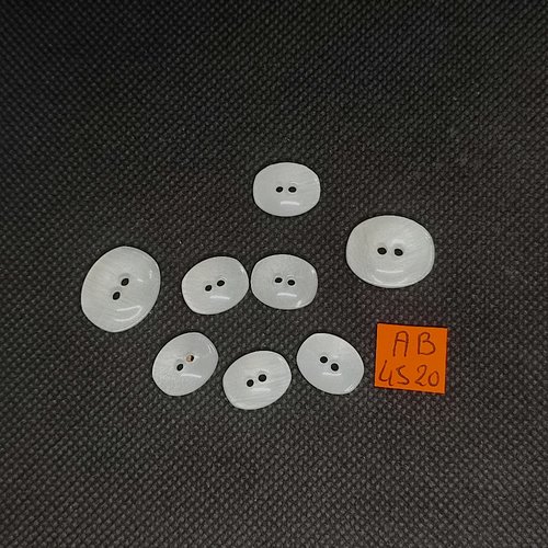 8 boutons en résine ivoire - 15x18mm et 11x14mm - ab4520