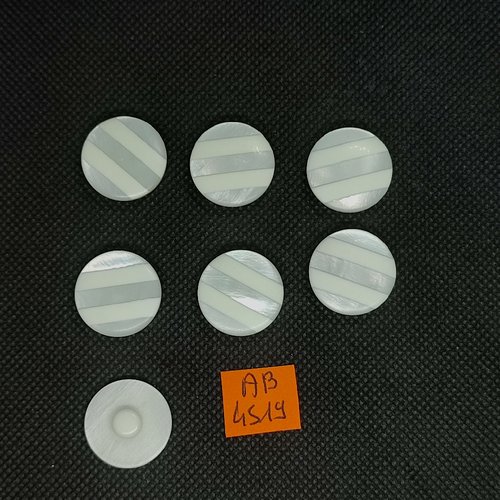 7 boutons en résine ivoire - 20mm - ab4519