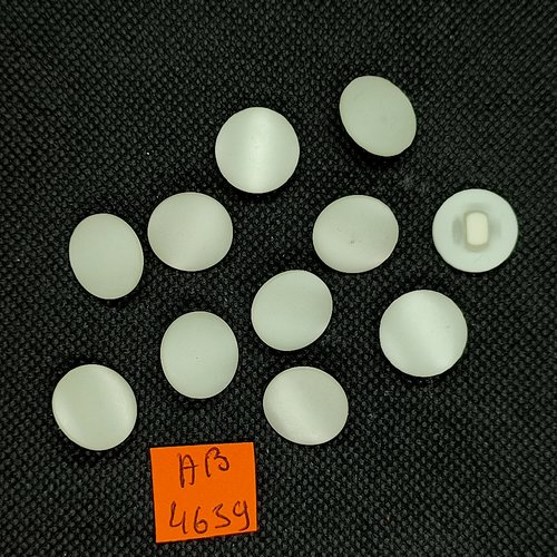 11 boutons en résine ivoire - 15mm - ab4659