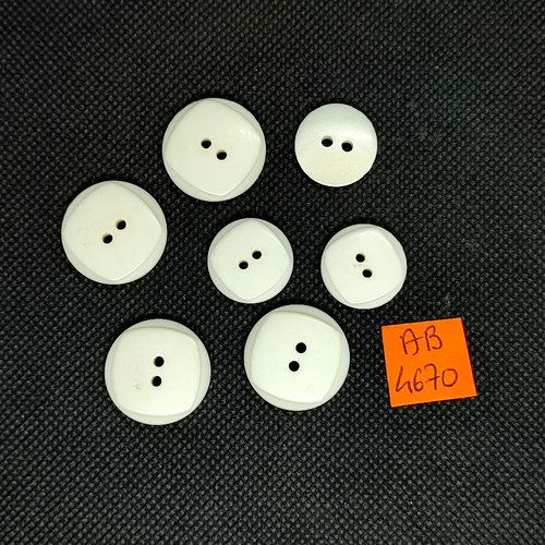 7 boutons en résine blanc - 22mm et 18mm - ab4670