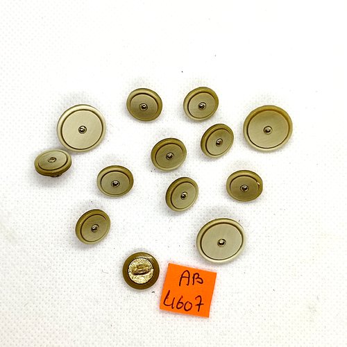 13 boutons en résine vert kaki clair et doré - 17mm et 12mm - ab4607