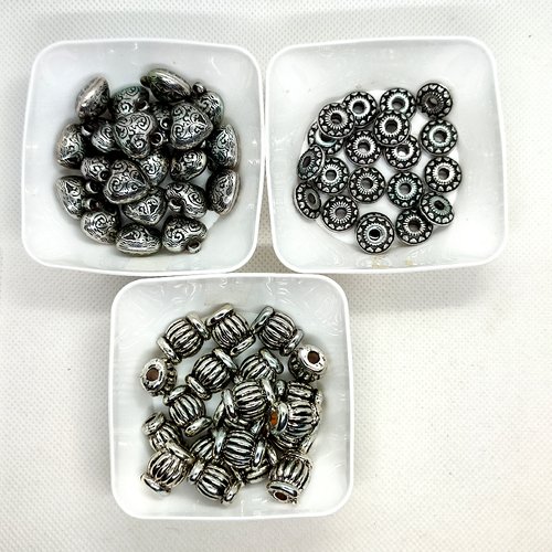 Lot de 60 perles en résine métalisées argenté  - 15x11mm - 17x15mm et 12mm