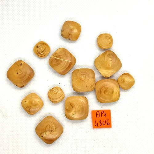 13 boutons en bois marron - 18x18mm - 15x15mm et 12x12mm - ab4806