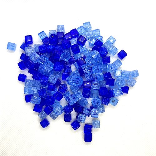 Lot de 120 perles en verre craquelé - cube - bleu - 8mm