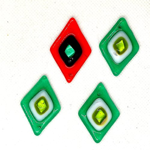 4 pendentifs en verre - 3 vert et 1 rouge - 40x27mm - s-