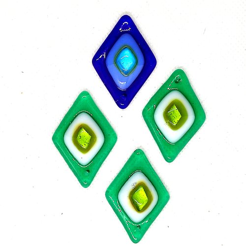 4 pendentifs en verre - 3 vert et 1 bleu - 40x27mm - s-
