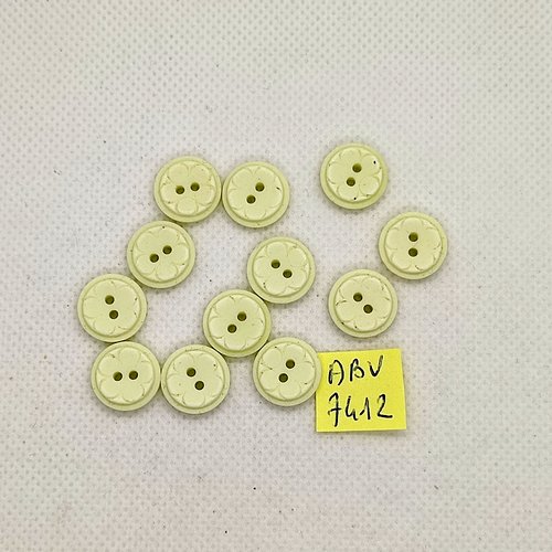 12 boutons en résine jaune pale - 12mm - abv7412