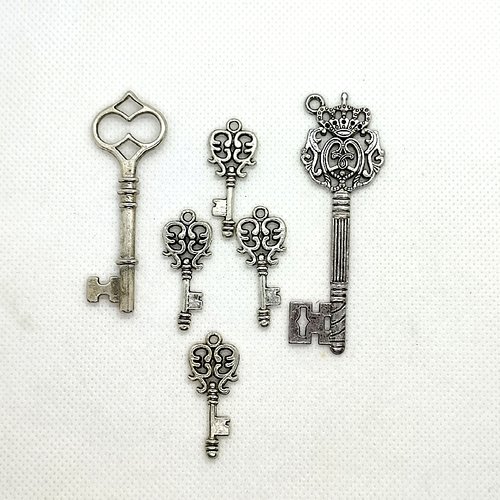 6 breloque/pendentif en métal argenté - clefs - taille diverse - 9