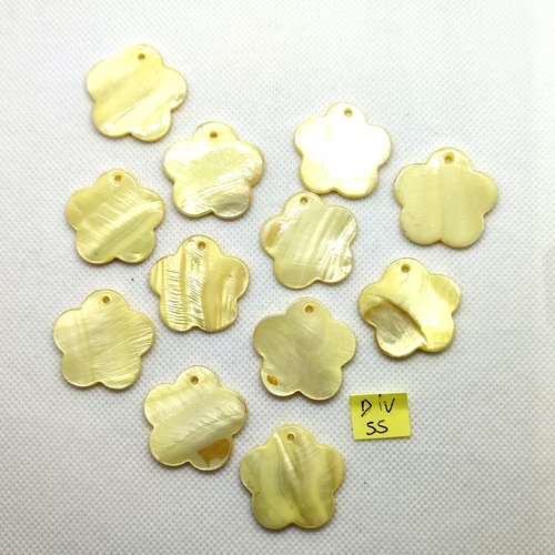12 pendentifs en nacre jaune clair - 28mm - div52